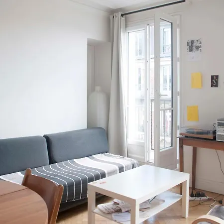 Charming Close To Republique París